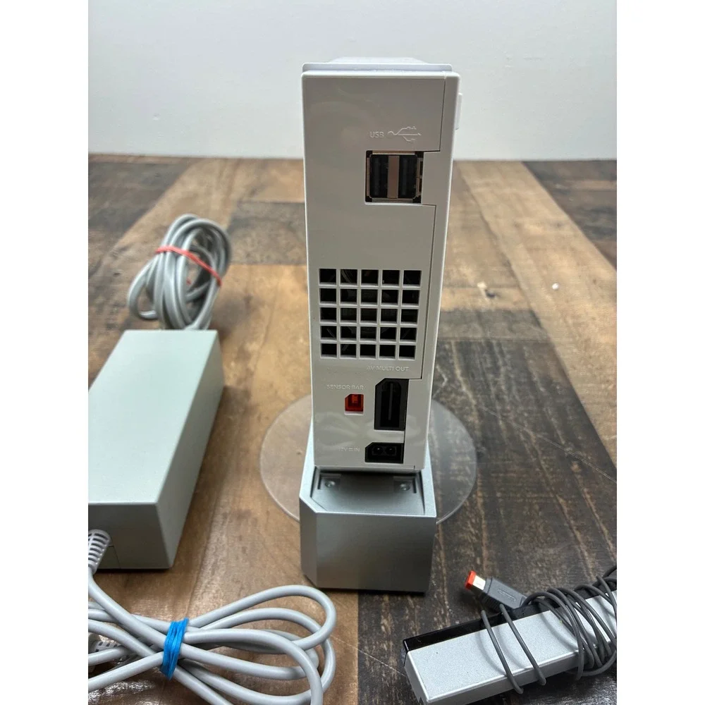 Nintendo Wii Console White Bundle RVL-001 2 Remotes 6 Games Gigaware Charger